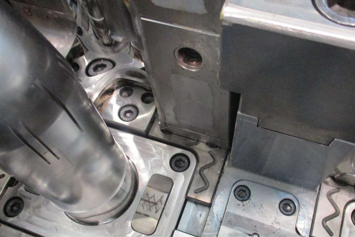 Cosmac - Produzione - Assemblaggio