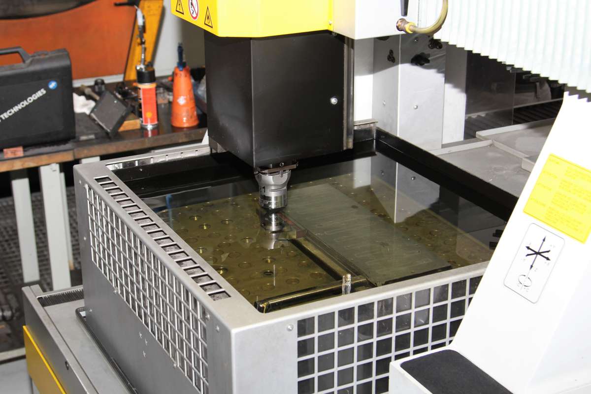 Cosmac - Produzione - Elettroerosione - INGERSOLL GANTRY 500