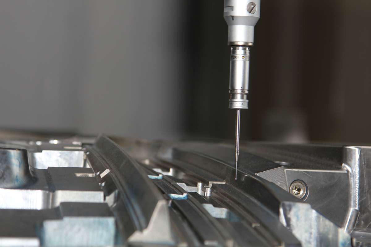 Cosmac - Produzione - Sala metrologica - MITUTOYO CRYSTA APEX