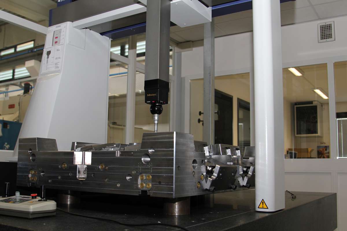Cosmac - Produzione - Sala metrologica - MITUTOYO CRYSTA APEX